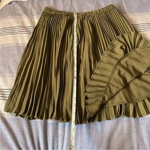 Banana Republic Olive Pleated/Accordion-fold Skirt